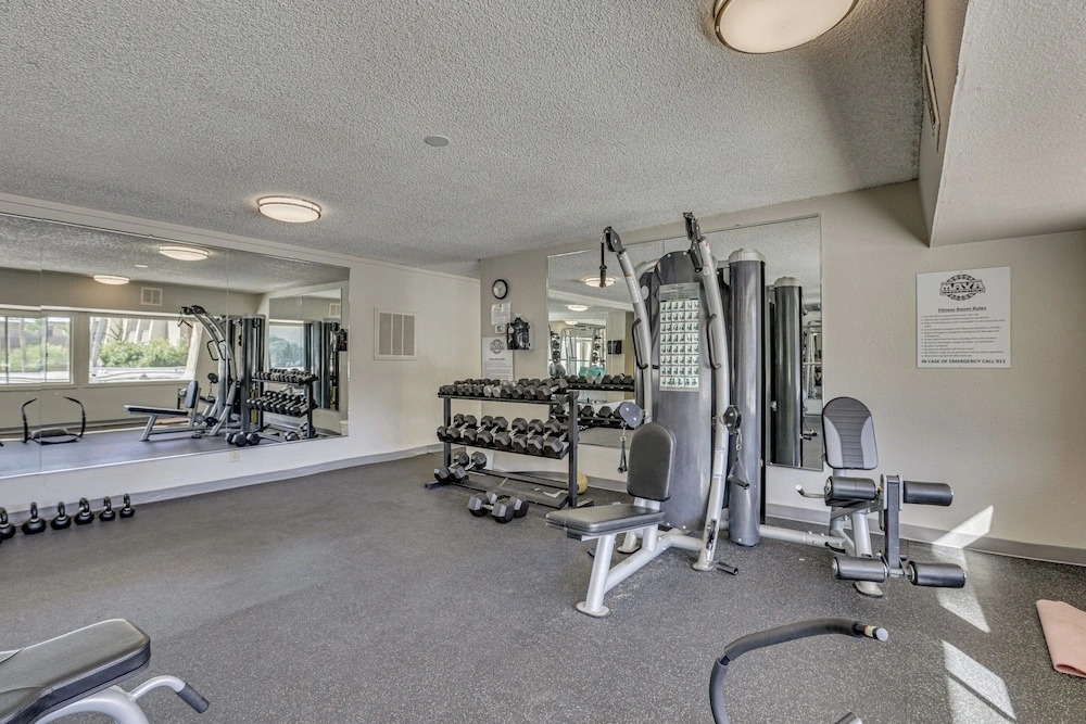 Renovated, Walkable! Old Town Condo w/ Pool Access