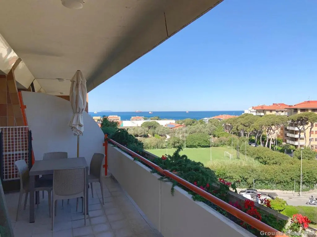 Suites Marilia Apartments Pool Side - Suite Livorno Holiday Home Group