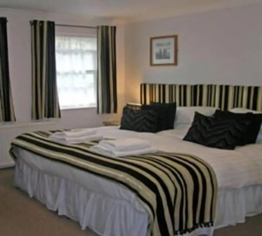 TOWNHOUSE ROOMS