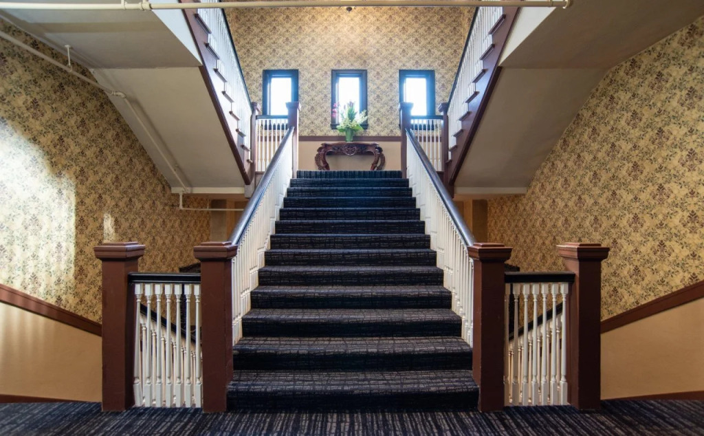 MarQueen Hotel - NEWLY RENOVATED
