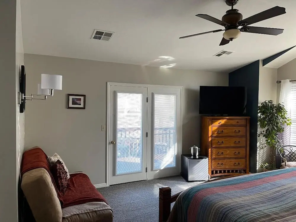 Harvest House Inn