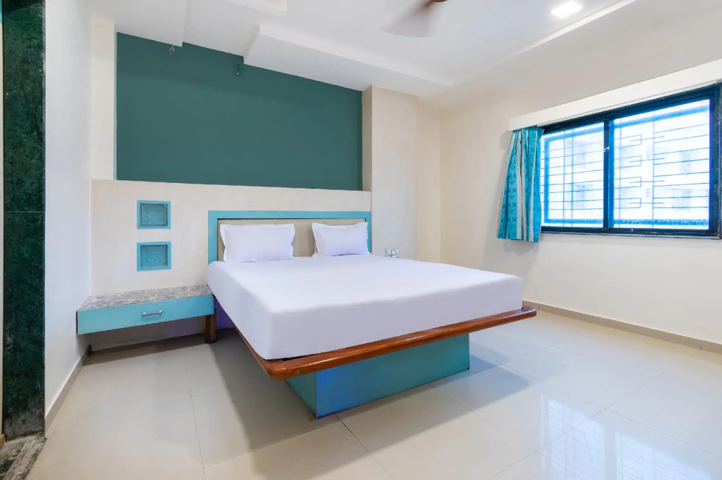 SPOT ON 42793 Hotel Gurukrupa