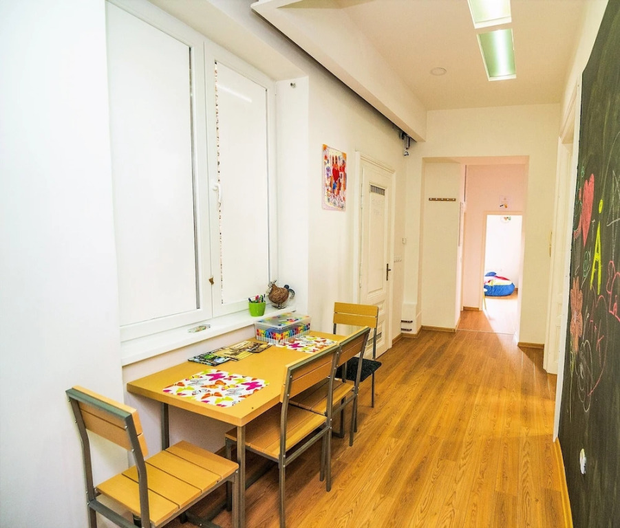 Colorful and Artistic Room for 2- Main Street!