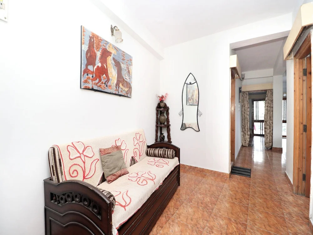 OYO 16558 HOME Cozy 2BHK Valley View ISBT Shimla