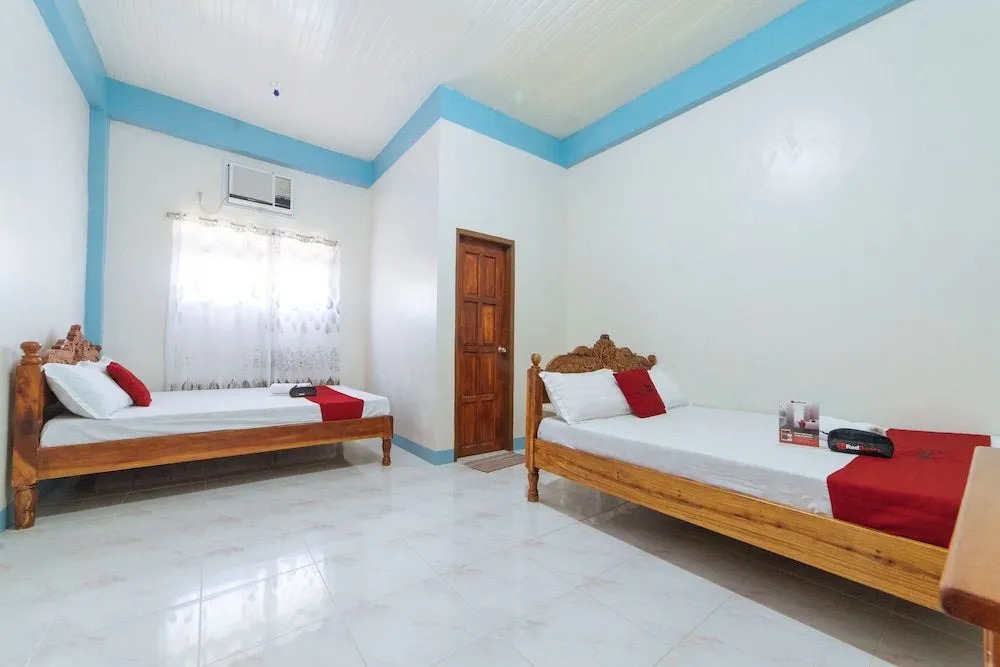 RedDoorz Near Lucap Wharf Alaminos