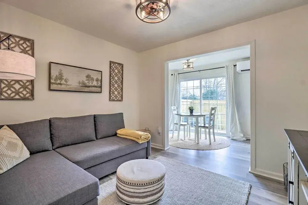 Cozy Temple Cottage w/ Private Backyard!