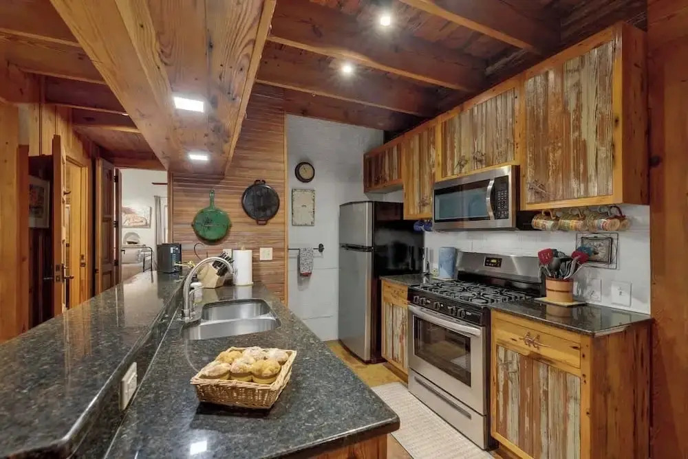 The Willows Casa Grande + Sundown Suite Sleeps 13 - Close to Main St