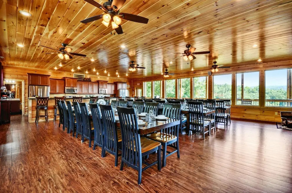 Luxury 14br Haven Views Games Hot Tubs More