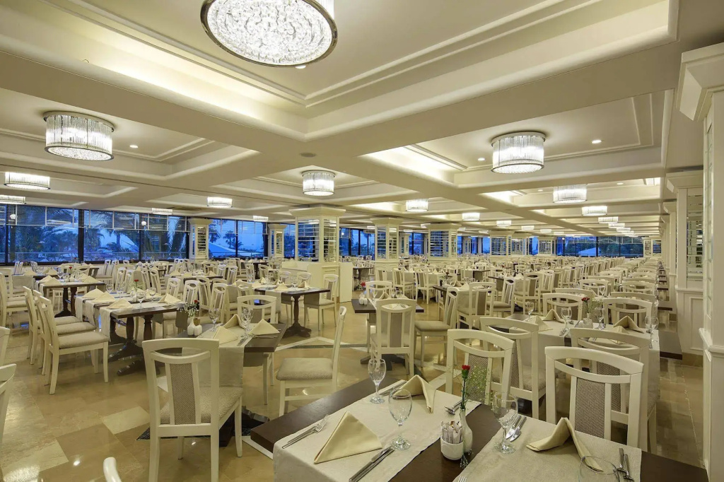 Bellis Deluxe Hotel & Heated for Winter Aqua Park