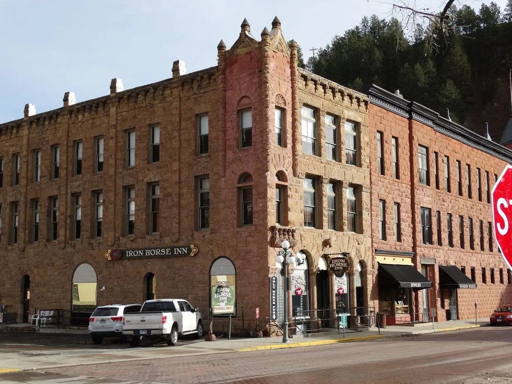 Historic Iron Horse Inn - Deadwood