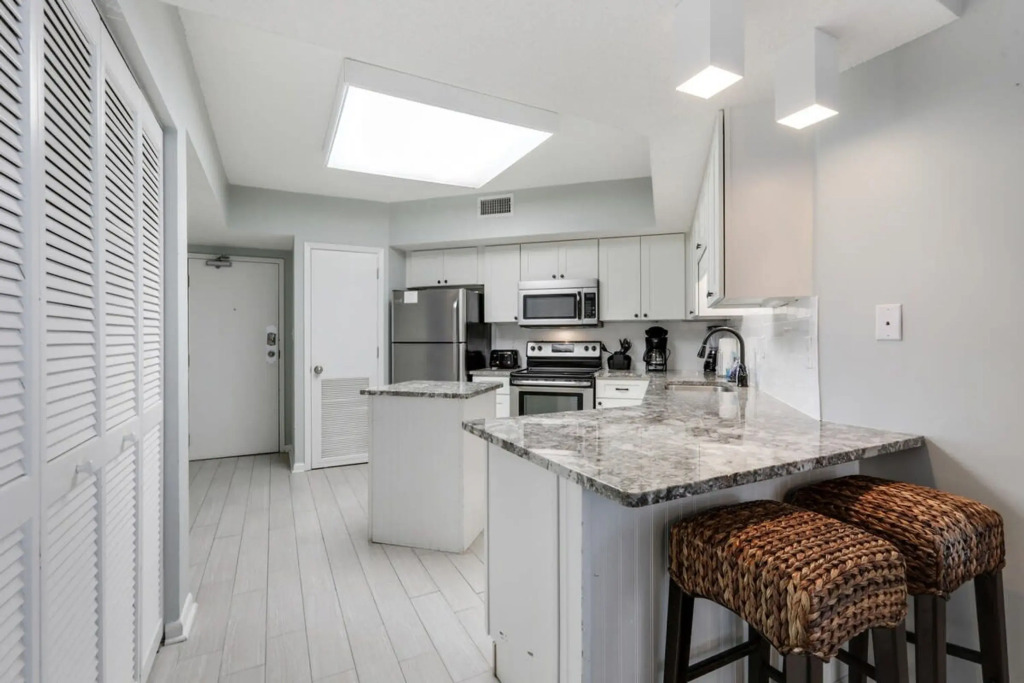 Windward Pointe 1504: top floor, A+ beach view, Orange Beach