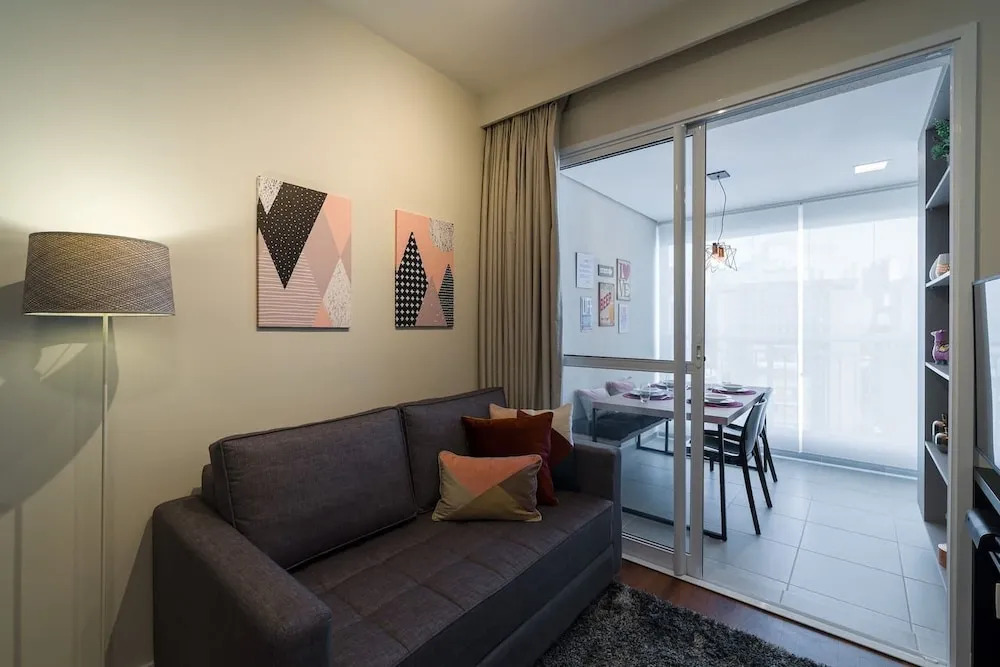 UB907 Charme urbano em loft com bar panorâmico!
