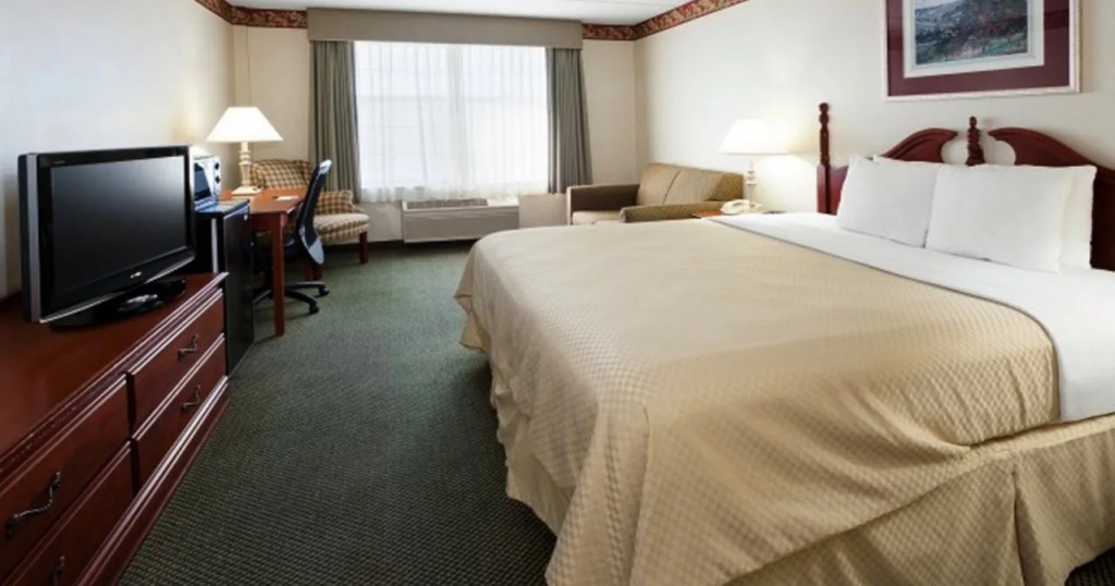 Country Inn & Suites Newark