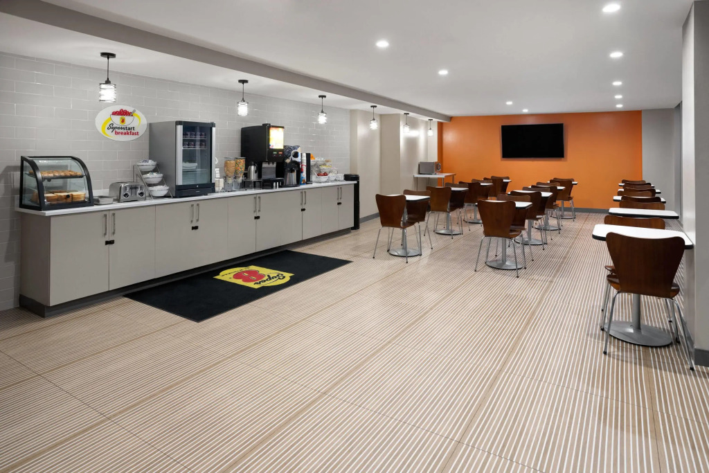 Super 8 By Wyndham Bronx Near Stadium