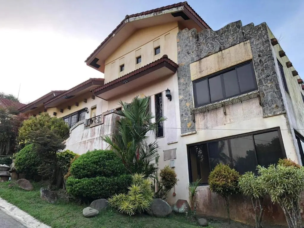 Tagaytay BNR Guesthouse 4BR With Balcony 12-14 Guest