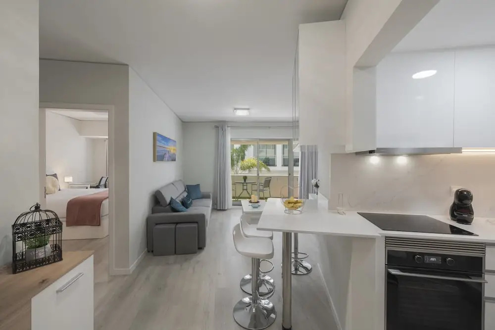 Apartment With sea View - Varandas do Lido I