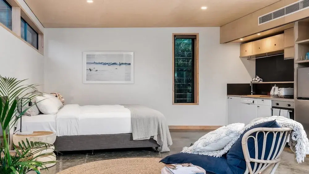 Tallowood - luxury beach house with pool & studio