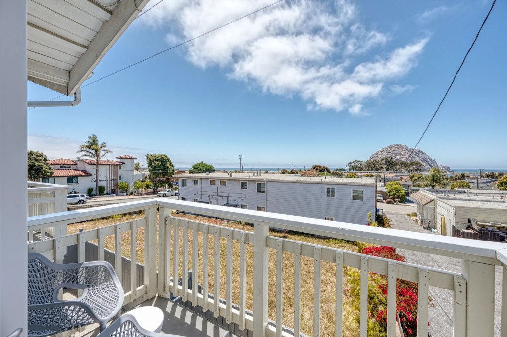 Harbor House Inn