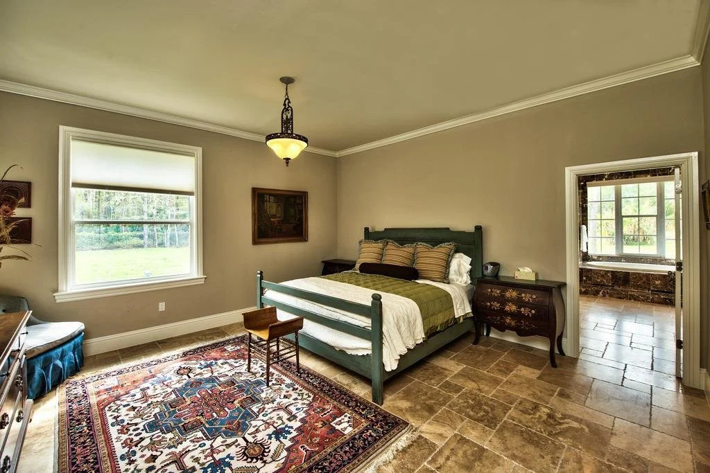 Knickerbocker Estate: Elegant 9-BR Getaway in Naples. Enjoy Private Pool, Outdoor Dining, and Expansive Grounds, Experience Tranquility with Easy Access to Naples' Best