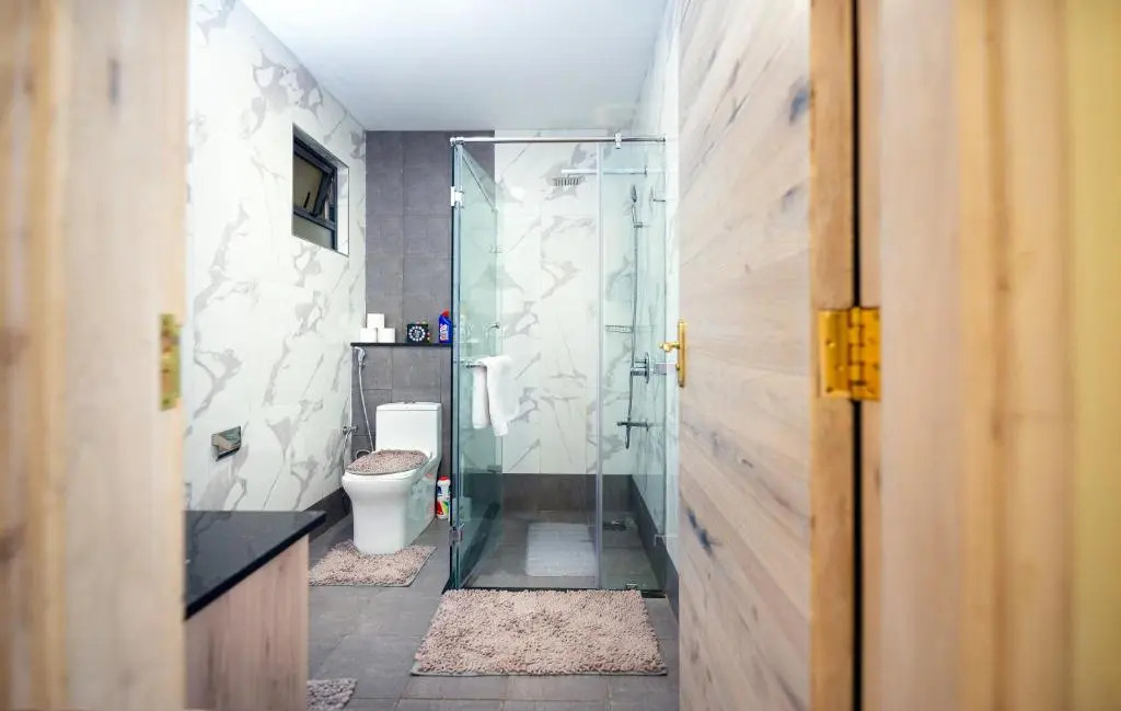 K's Place - Elegant 2 Bedroom Apartment with a Pool & Gym