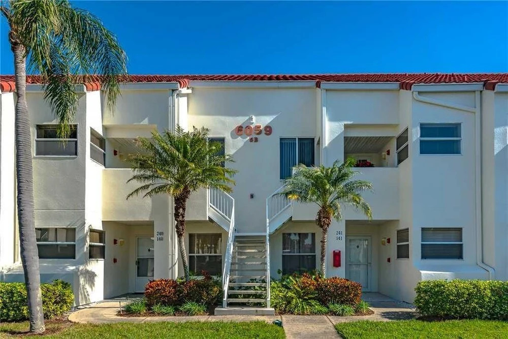 Vista Verde East - Two Bedroom Condo - 5-137