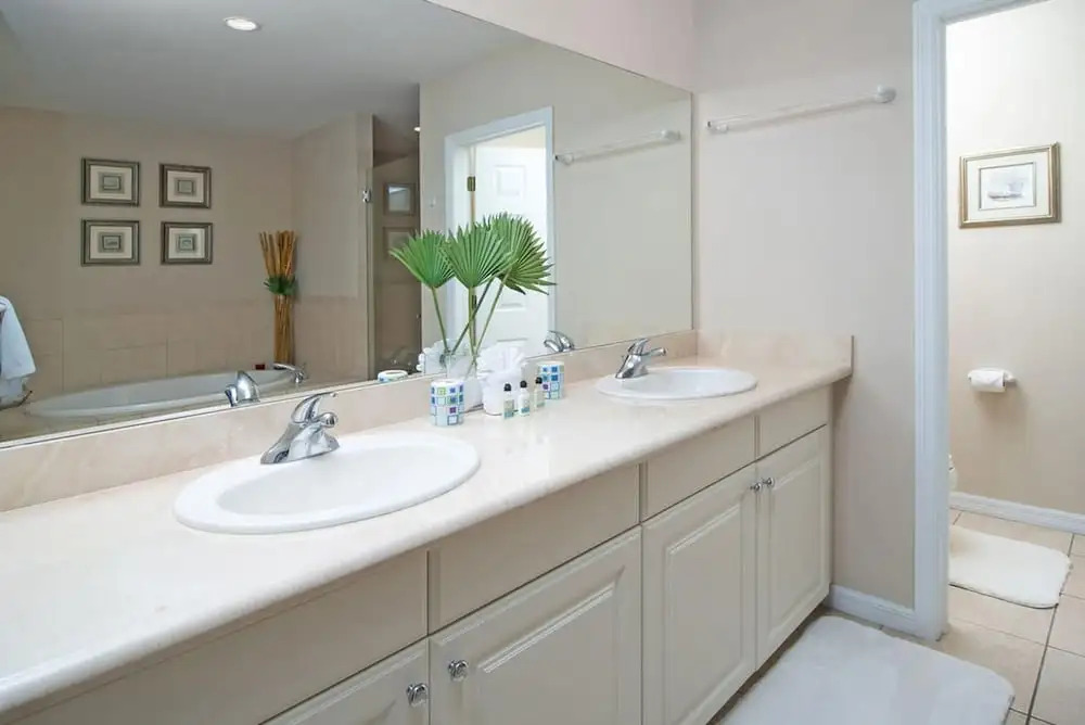 Dazzling end unit in Coco with extra windows and lots of light sleeps 8