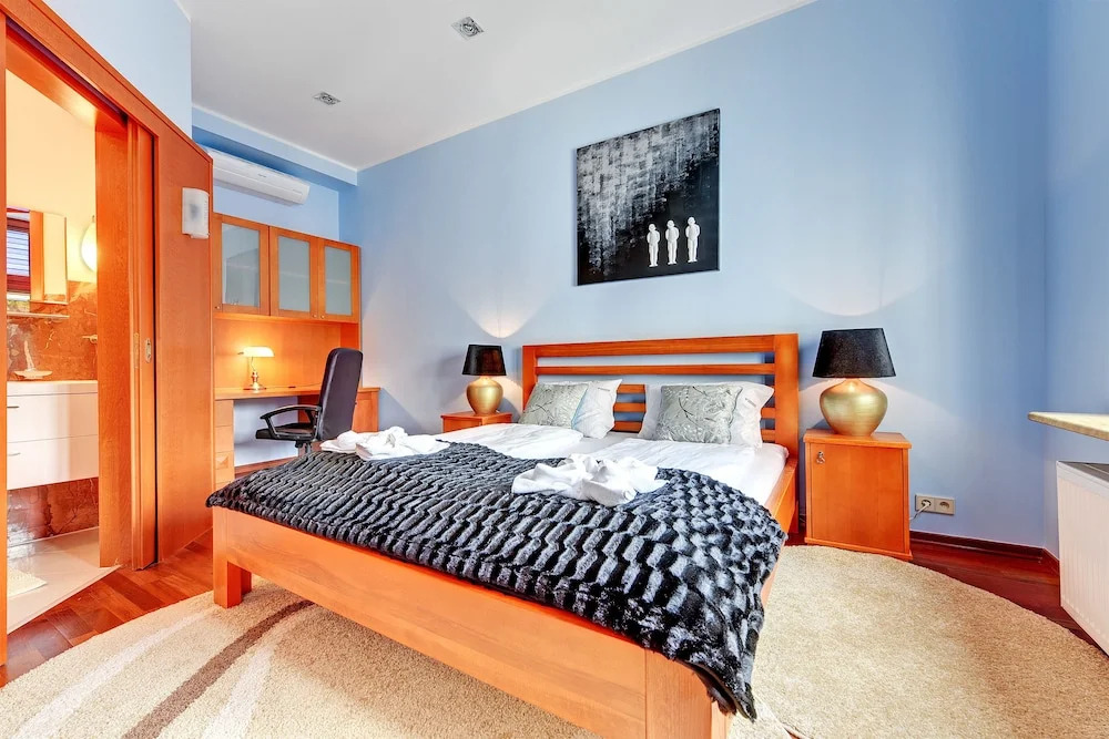 Royal Apartments Dream