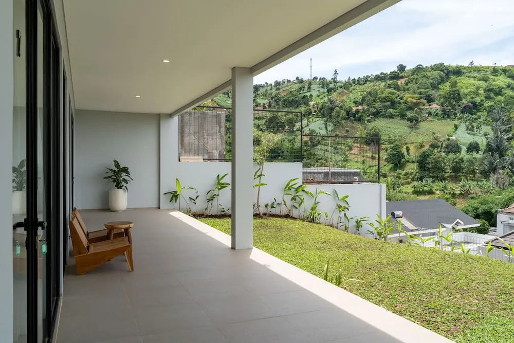 JadenHill CityView 8BR Villa Heated Pool+Movieroom
