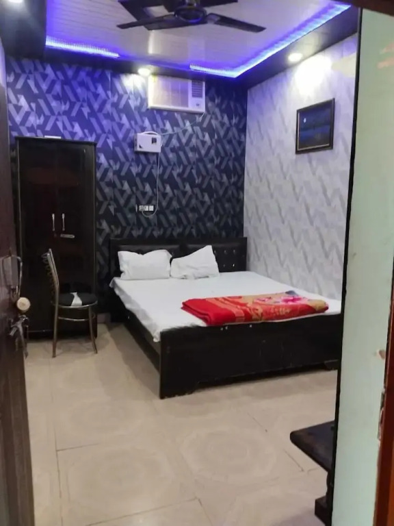 OYO Shri Veni Madhav Hotel