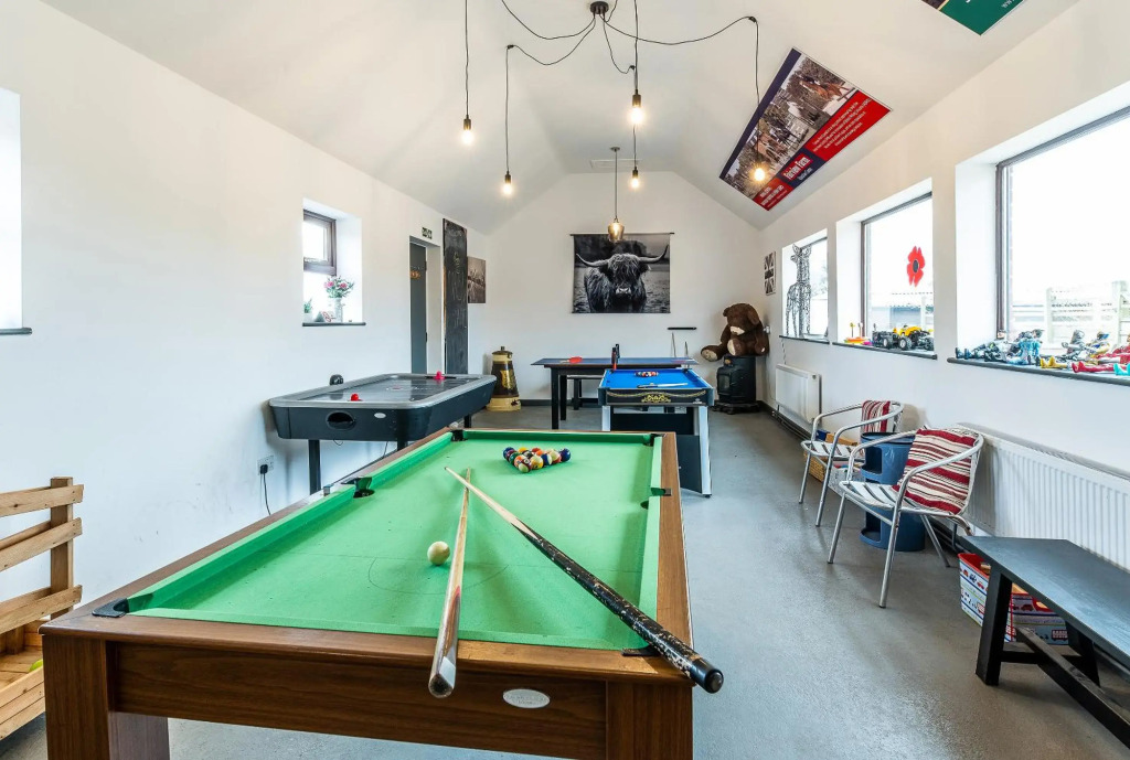 FAIRVIEW FARM Holiday Accommodation has 13 LODGES and CABINS in Ravenshead, Nottingham near Sherwood Forest and our farm has 88 acres of lovely walks and views with pet animals