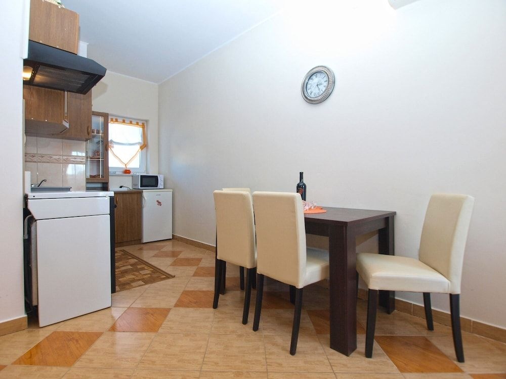 Apartment 1800