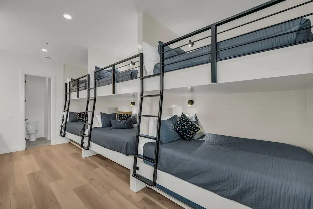 Pickleball Penthouse 10 Bedroom Home