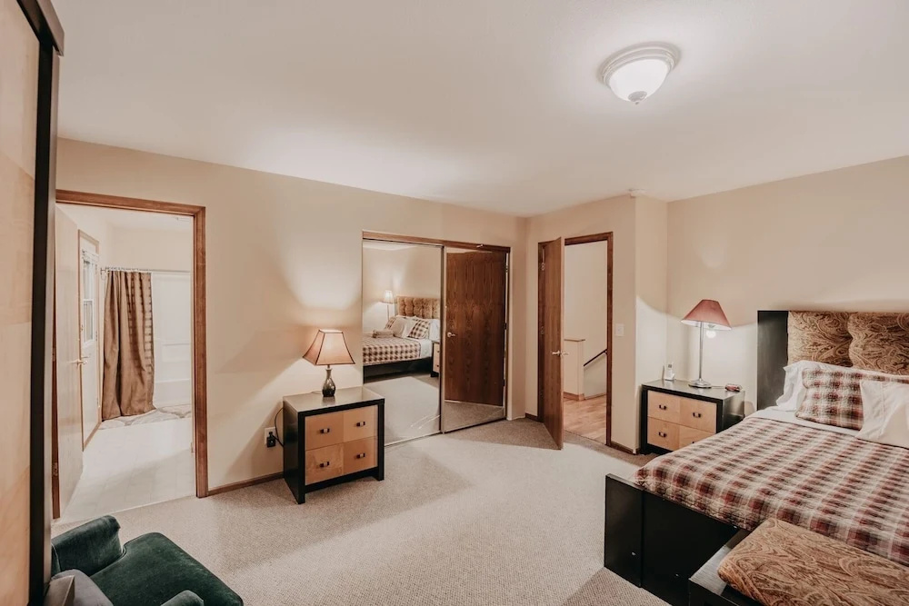 29sl - Hot Tub - Sauna - Bbq - Shuffle Board - Sleeps 11 3 Bedroom Home by Redawning