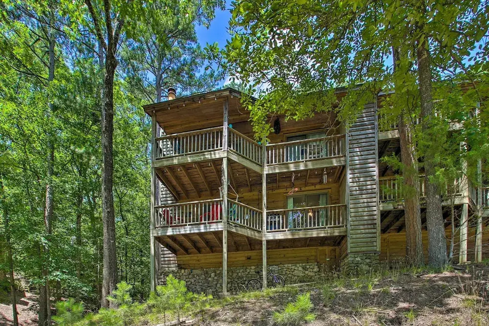 Mount Ida Condo w/ Balcony + Resort Amenities