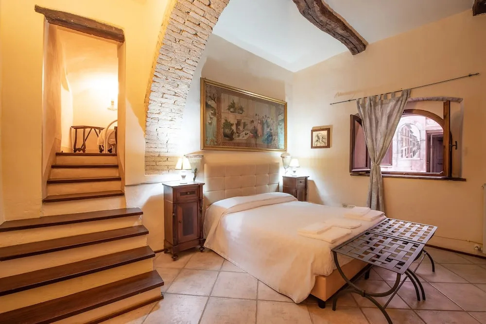 HOTEL TREVI Palazzo Natalini