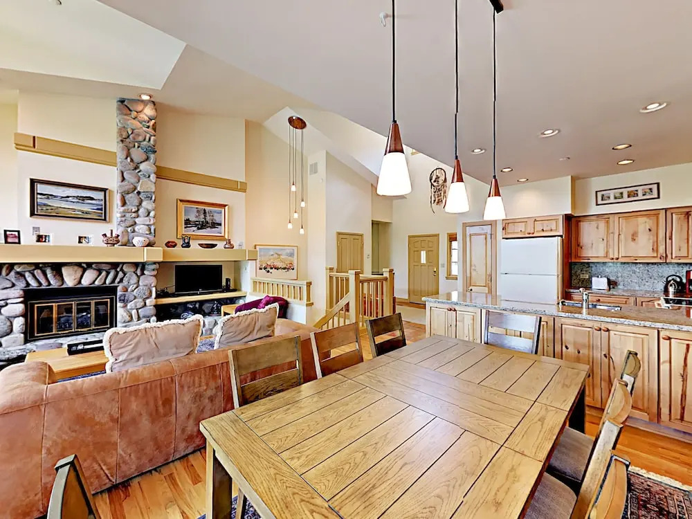 450 Offerson Road Townhouse by RedAwning