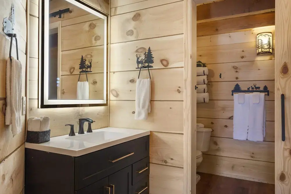 Elk Lodge Cabin for 4!