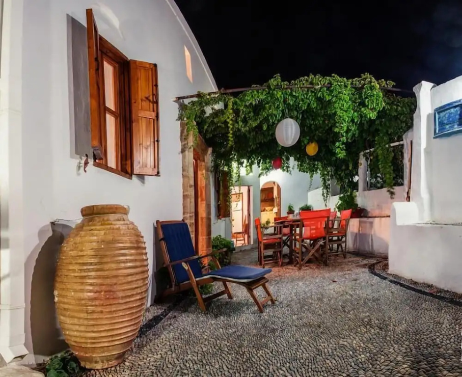 CasaLindos Traditional Houses & studios