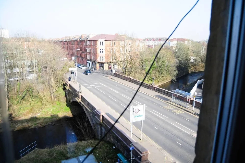 Glasgow Apartment Transport Links & Street Parking