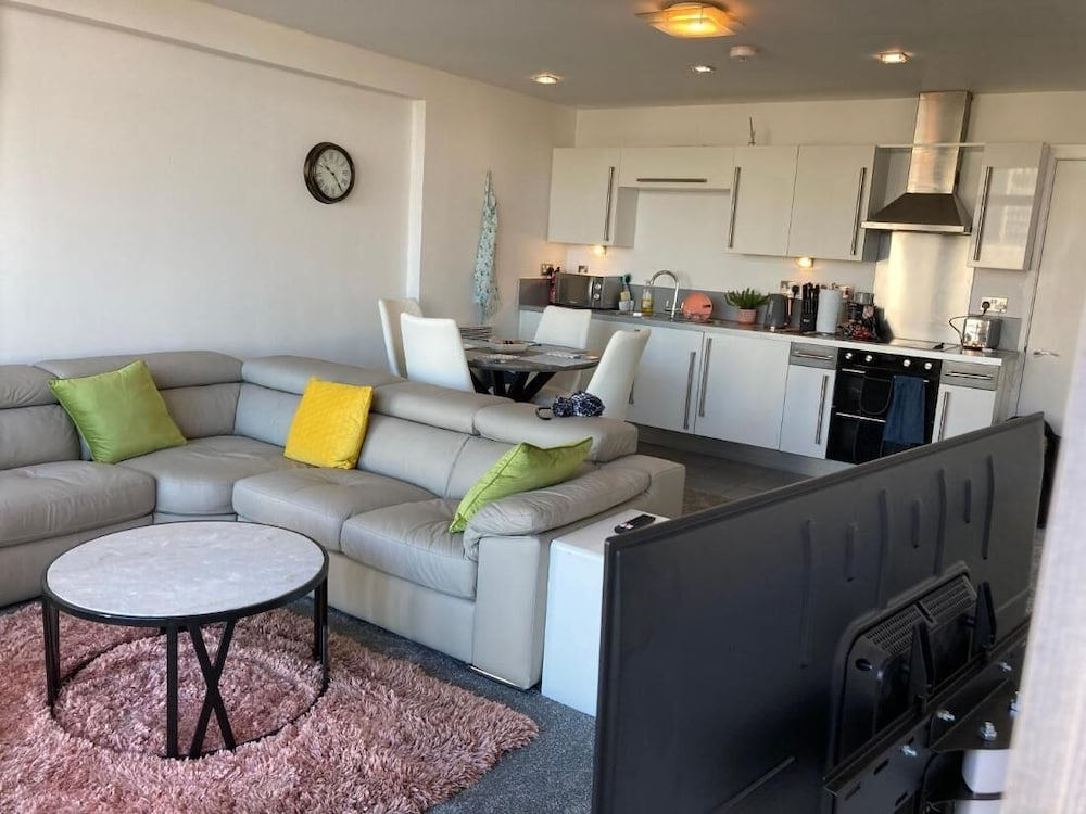 Zenith City Centre Apartment - Stay Longer and Save