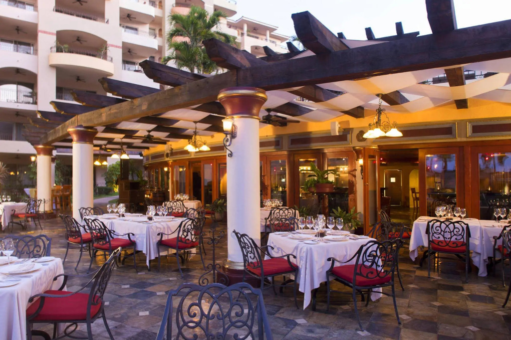Villa La Estancia Condo: Pools, Hot Tub, & Balcony
