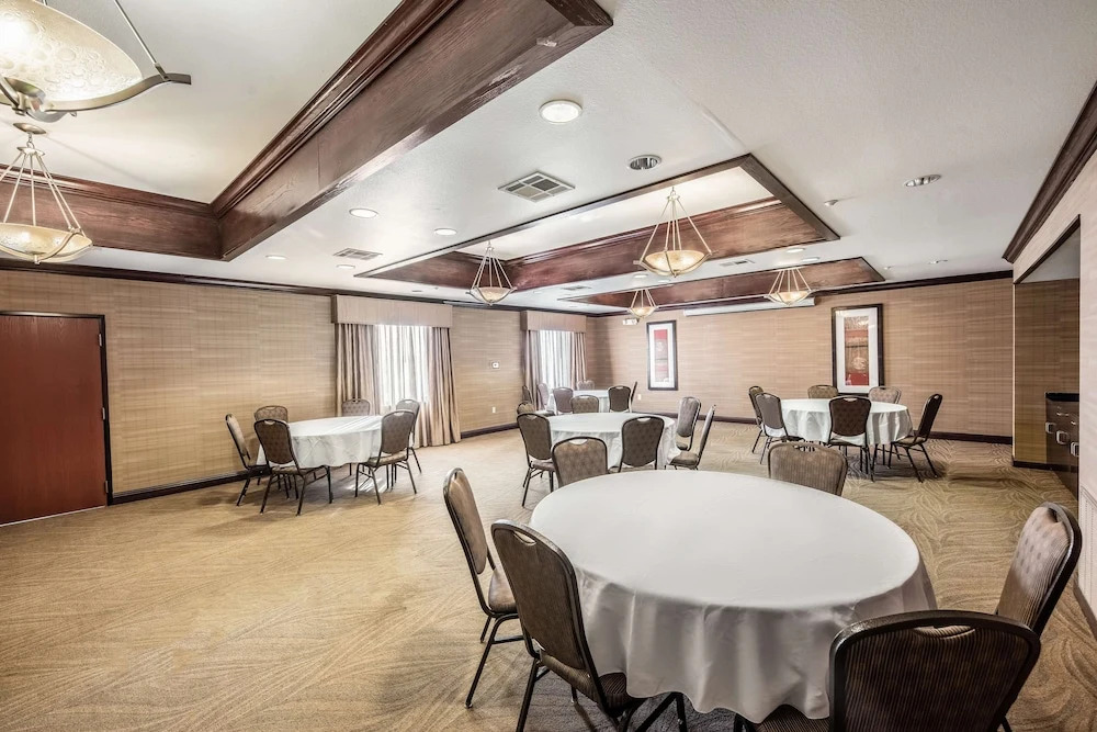 Holiday Inn Express & Suites Mineral Wells