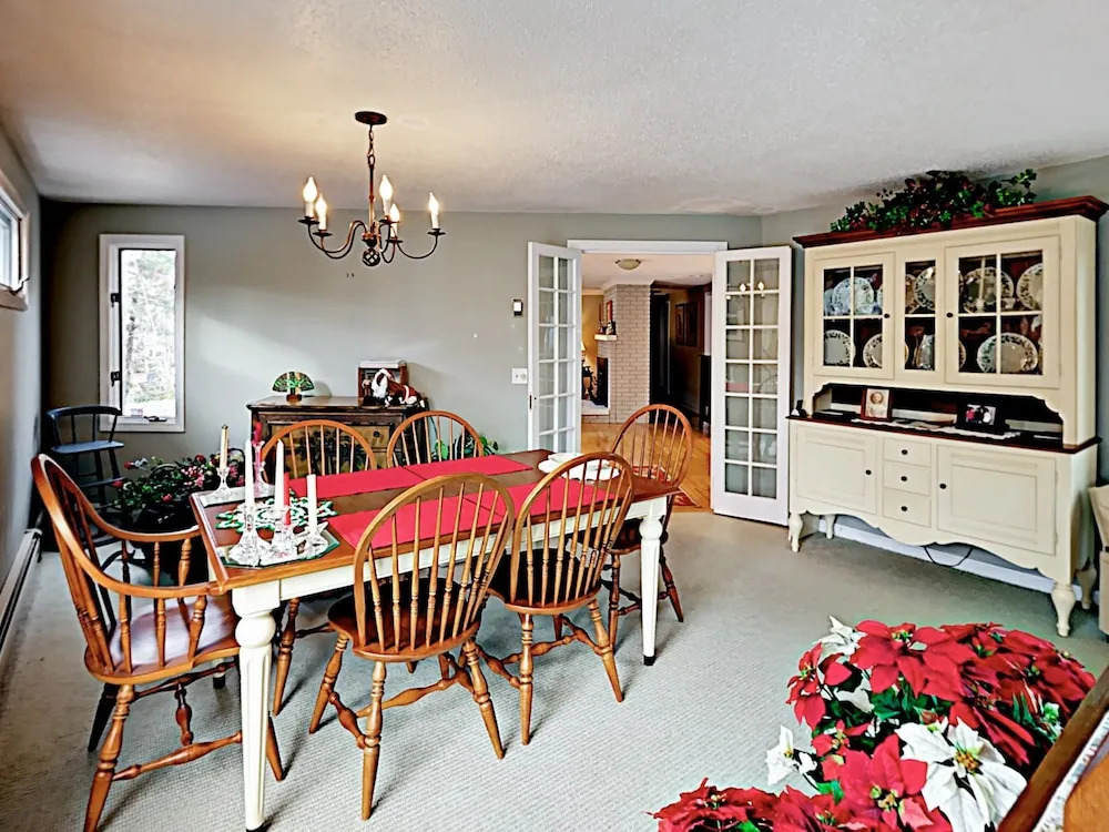 Family-friendly 3br, Steps To Long Pond 3 Bedroom Home