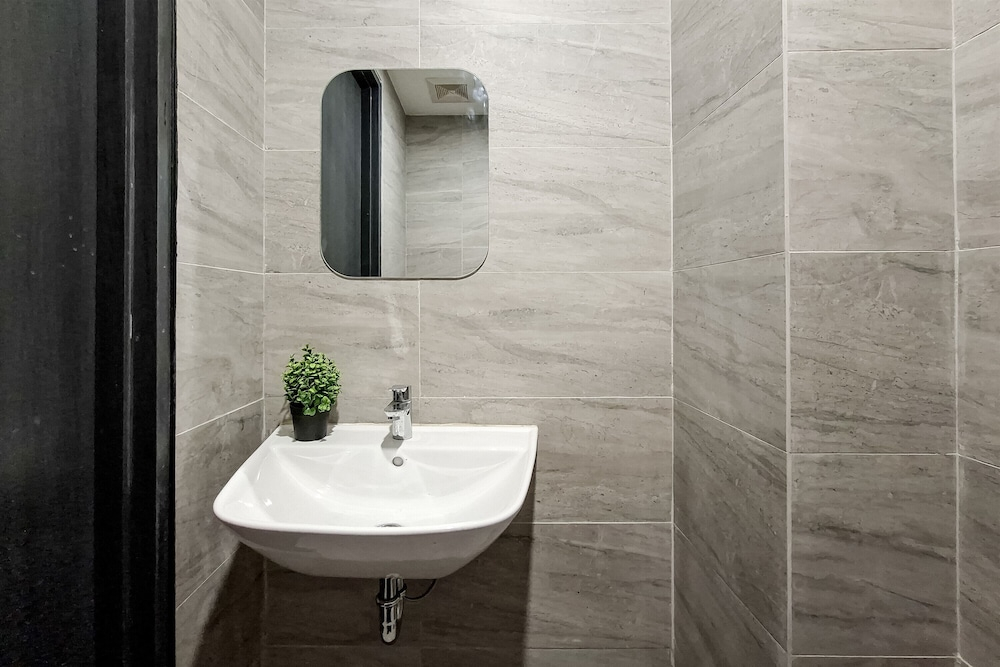 Stylish Blue And Strategic Studio At Apartment Collins Boulevard