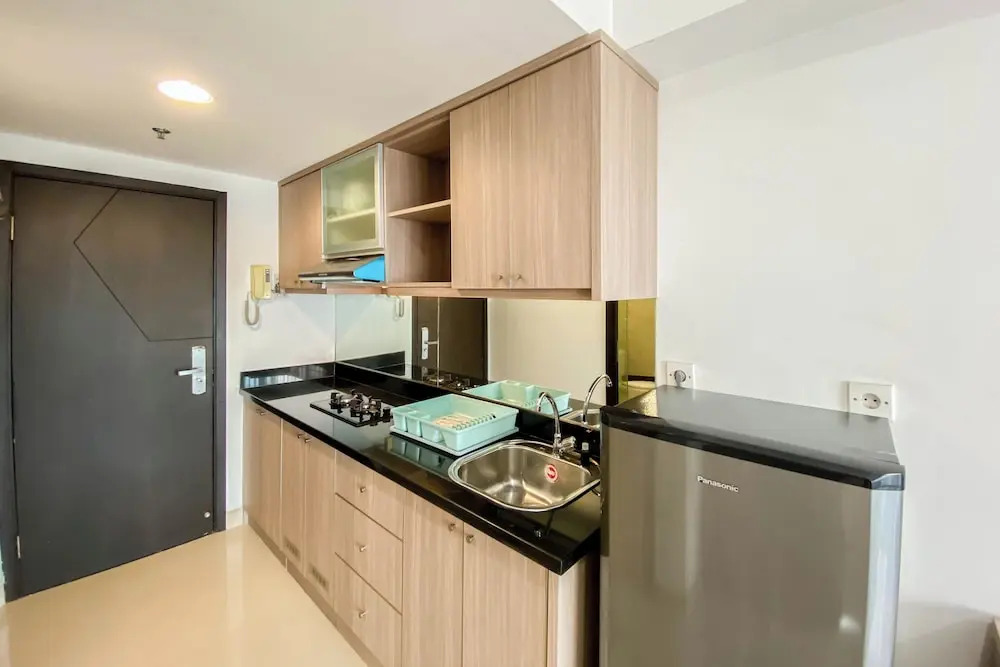 Homey And Cozy Living Studio At Tamansari The Hive Apartment
