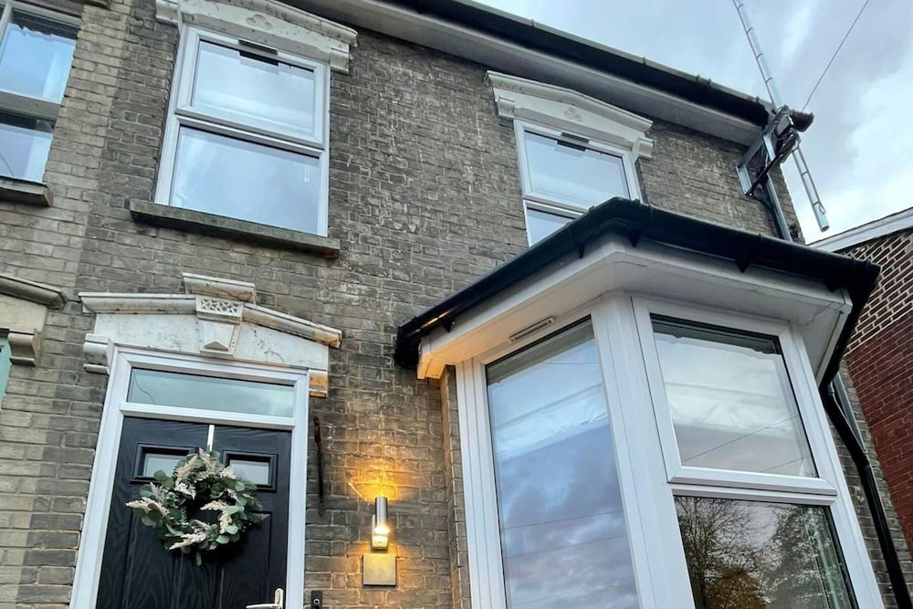 Refurbished Victorian Villa- Free Parking- Sleeps6