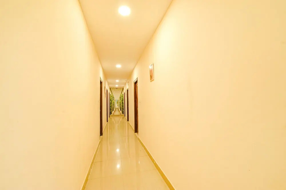 FabHotel Yogeshwara Grand