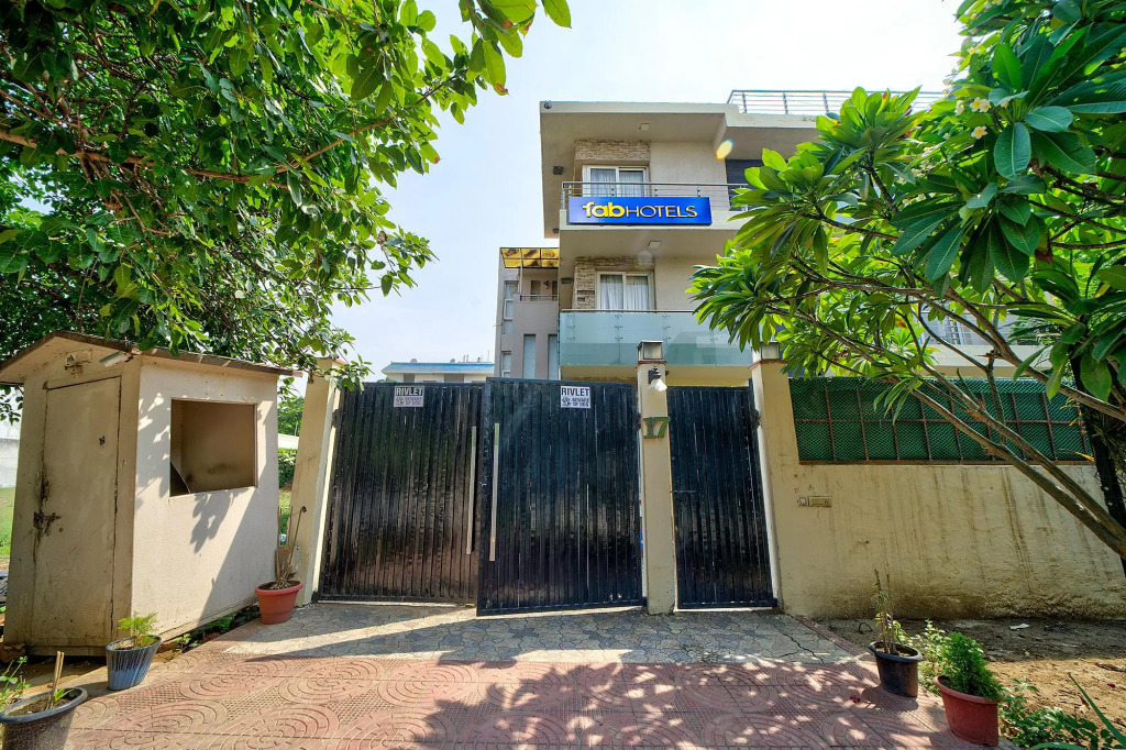 FabHotel Rivlet