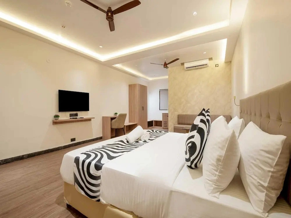 Palette Hotel Pune, Midc Chinchwad