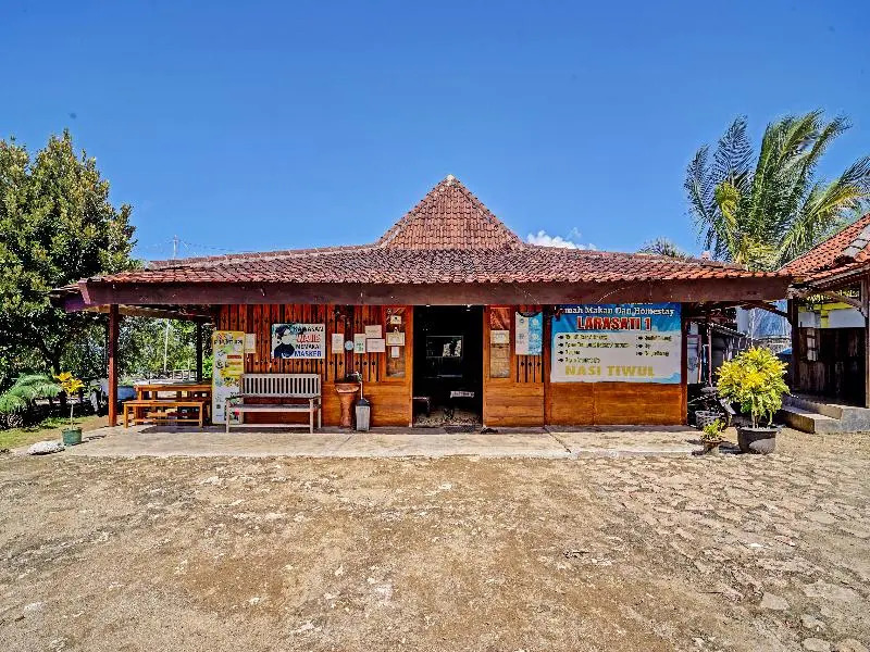 Oyo 91201 Larasati Homestay Pantai Klayar